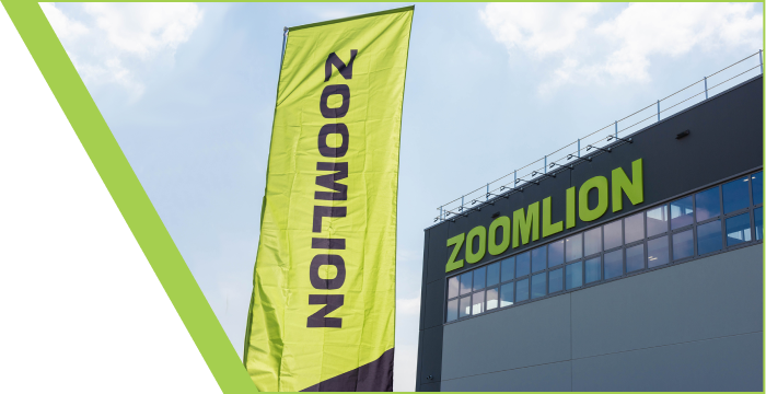 баннер Zoomlion, снят на фоне здания